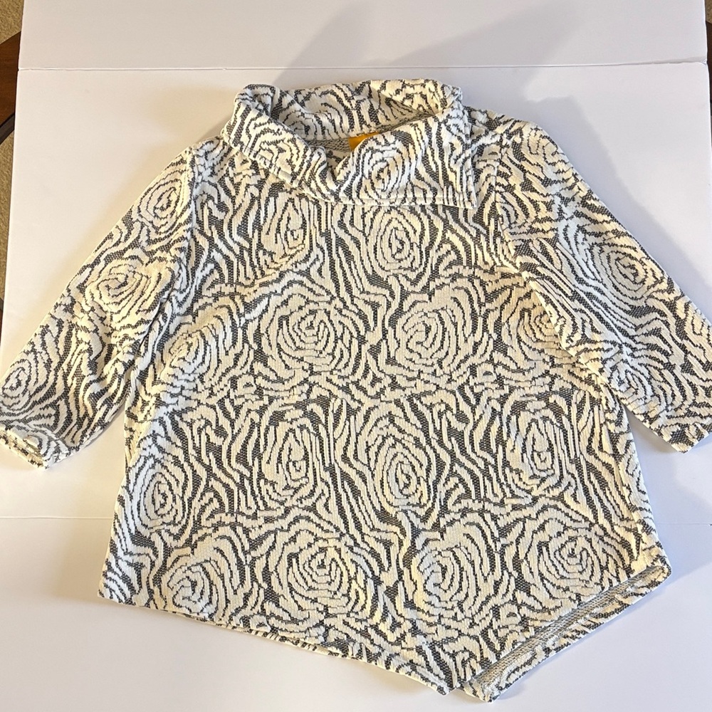 Ruby Rd. Cream & Gray Rose-Pattern Knit Sweater Top